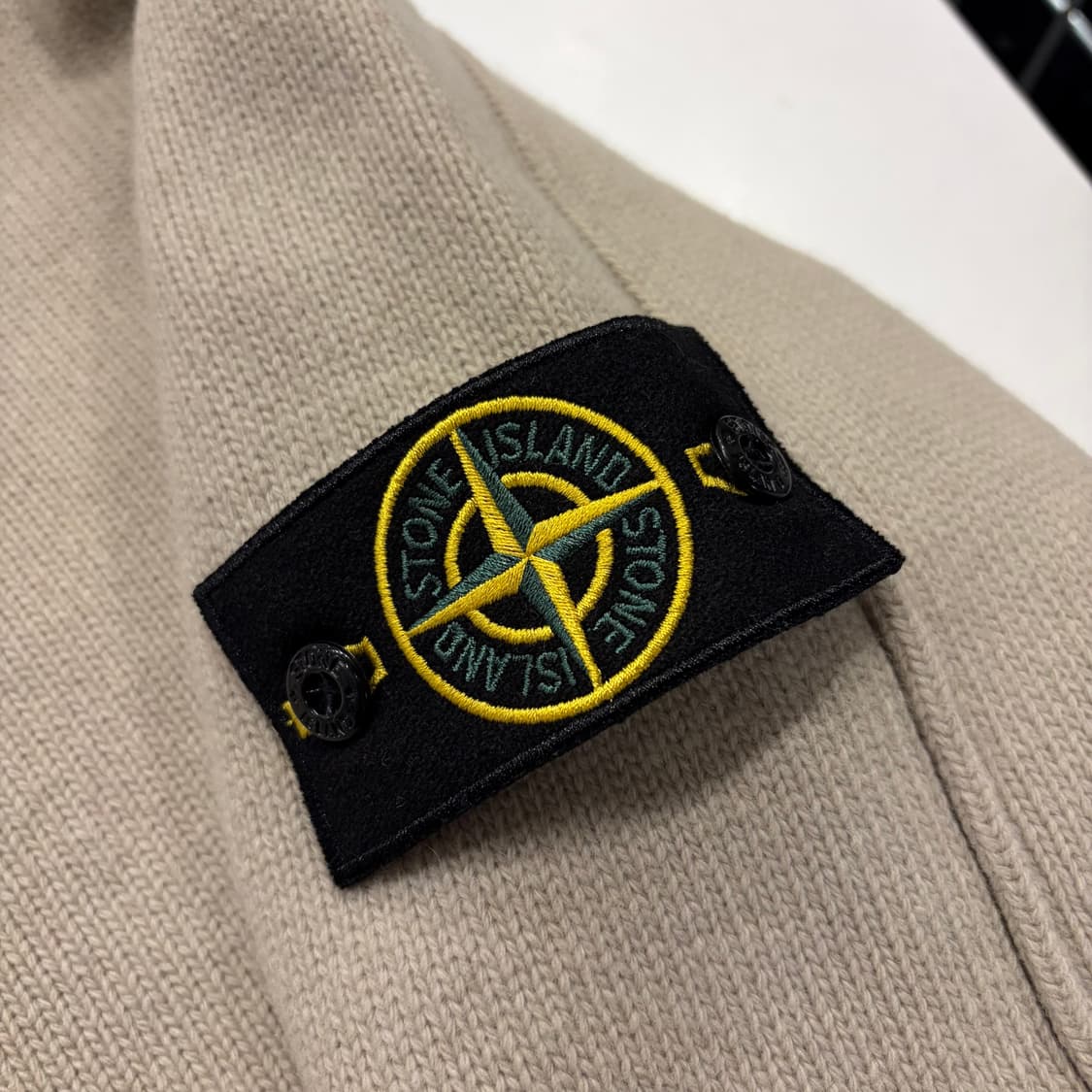 [L] 스톤아일랜드 버튼 니트 가디건 베이지 B788 상품이미지4