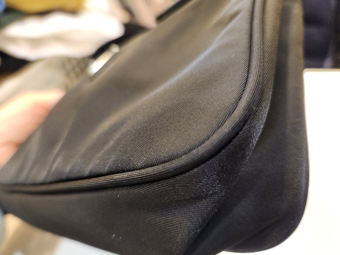 프라다 리에디션 2000 블랙 호보백 상품이미지5