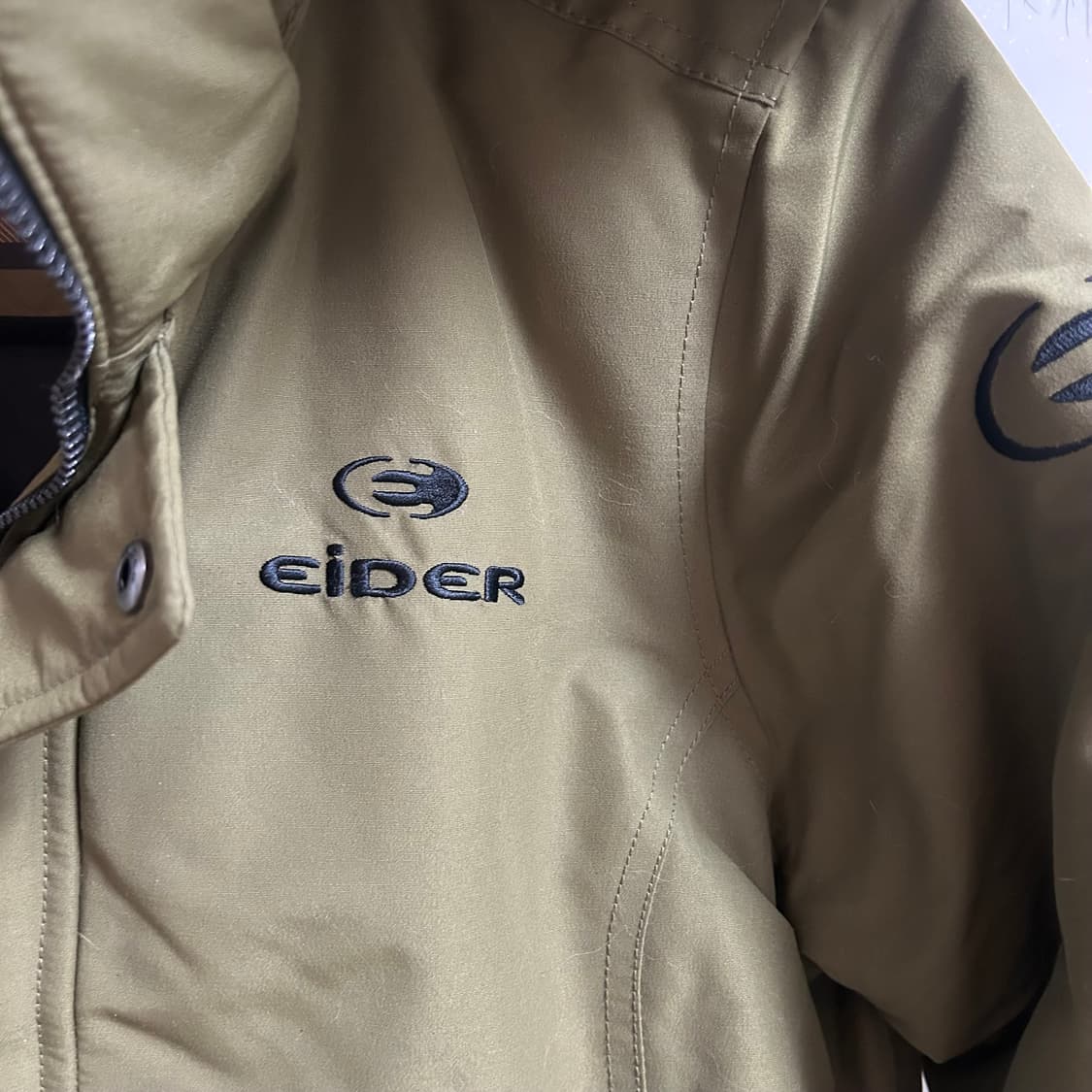 아이더 울프죠 카키 오리털 패딩 상품이미지2