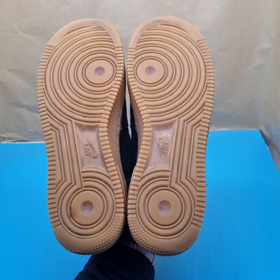 나이키 에어포스1 스웨이드 검솔 운동화 255 상품이미지3