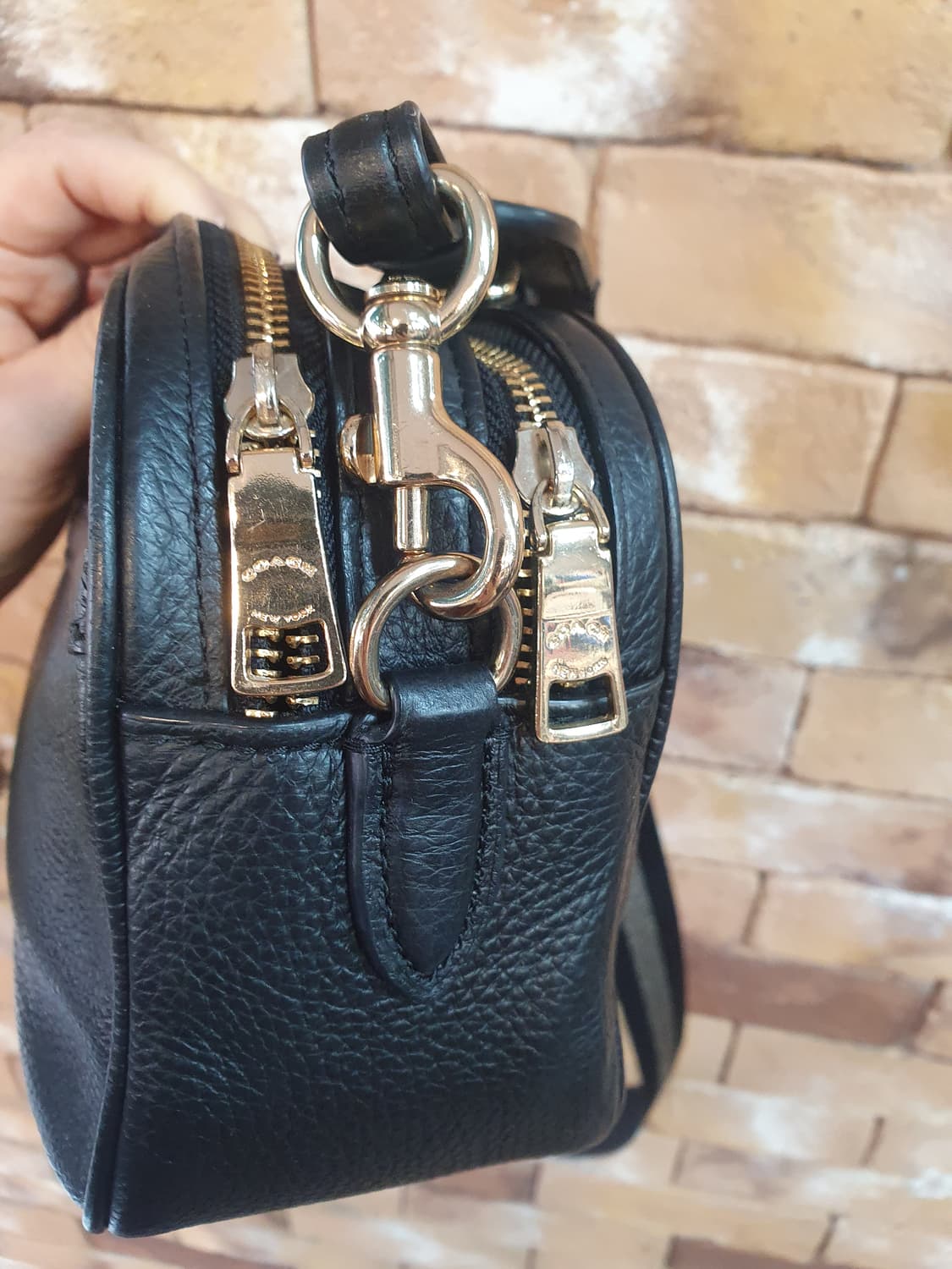 코치 블랙 가죽 크로스백 상품이미지5