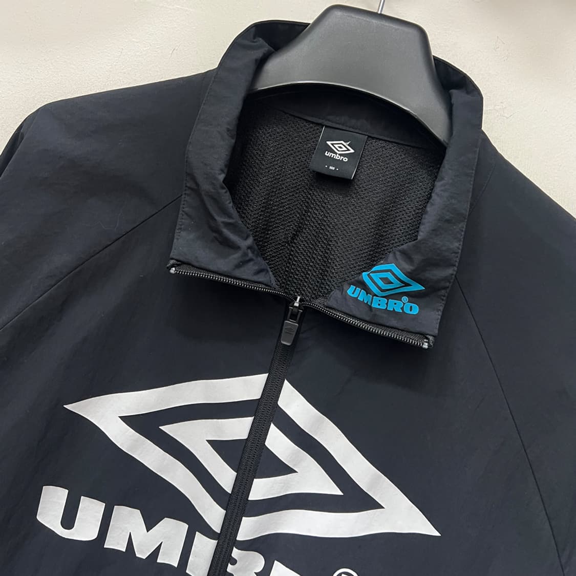 엄브로 USB 오버핏 풀집업 바람막이 자켓 100 상품이미지3