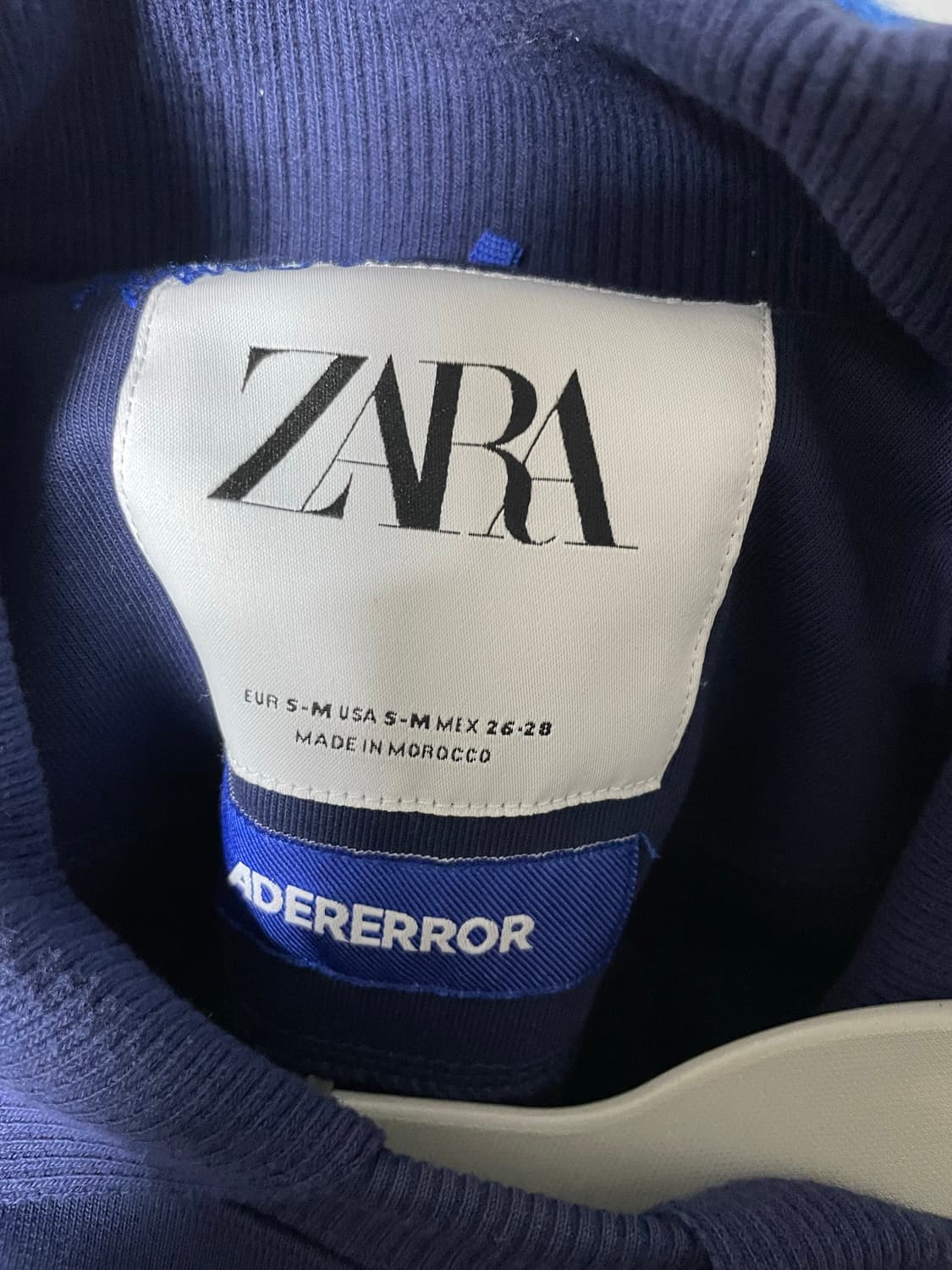 자라 X 아더에러 니트카라 절개패턴 맨투맨 상품이미지4