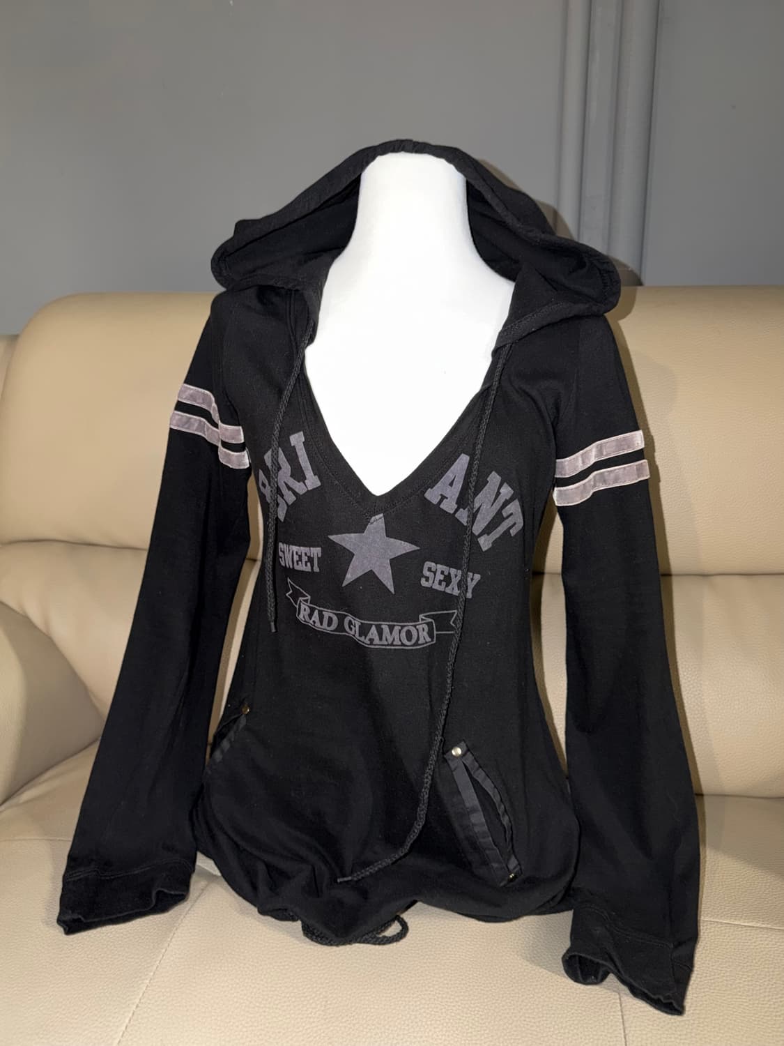 Deep v-neck lettering hood sleeve 상품이미지1