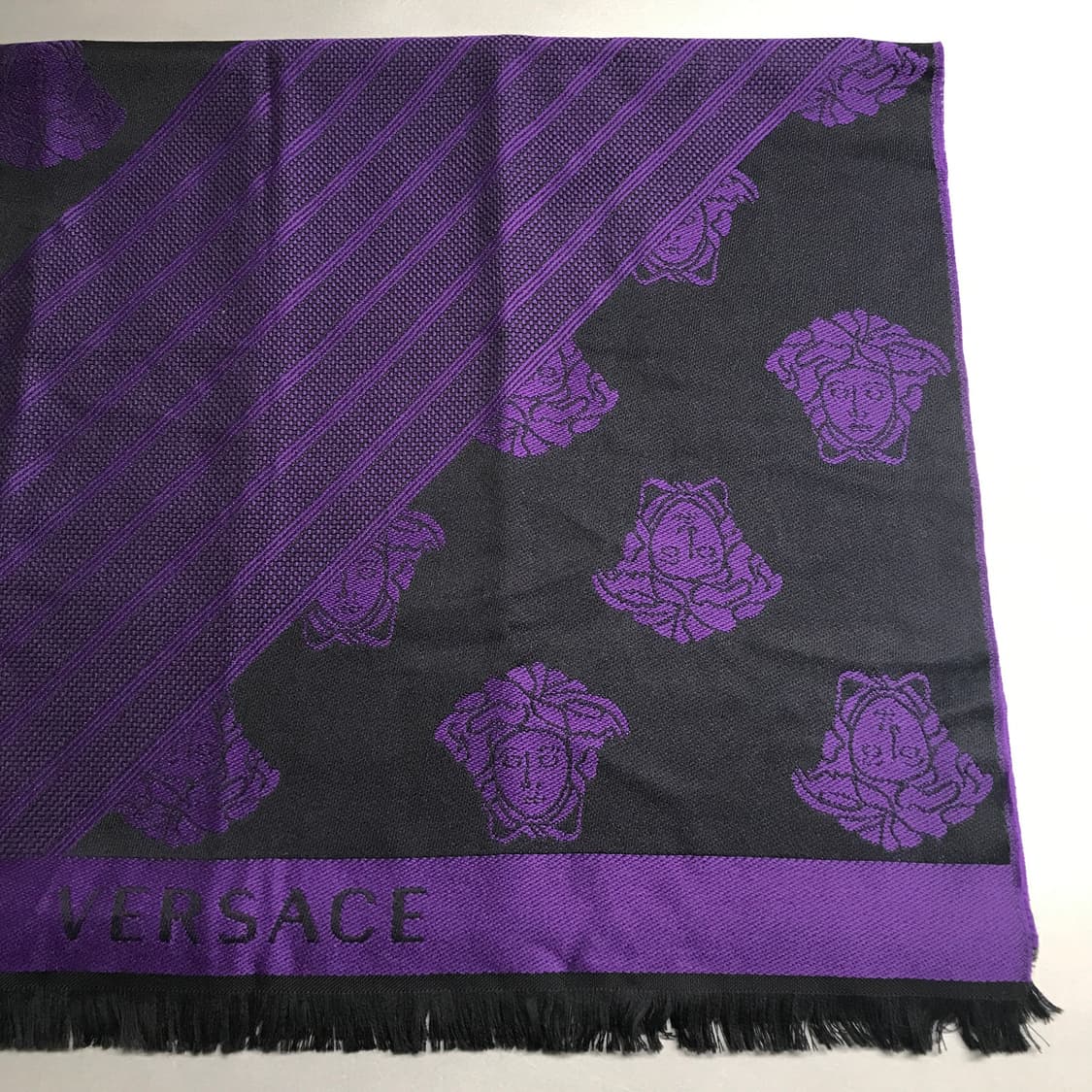 베르사체 메두사 머플러 퍼플 상품이미지4