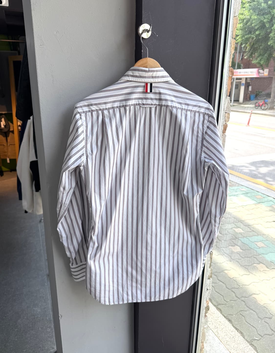 2/ 톰브라운 신형 스트라이프 셔츠 상품이미지8