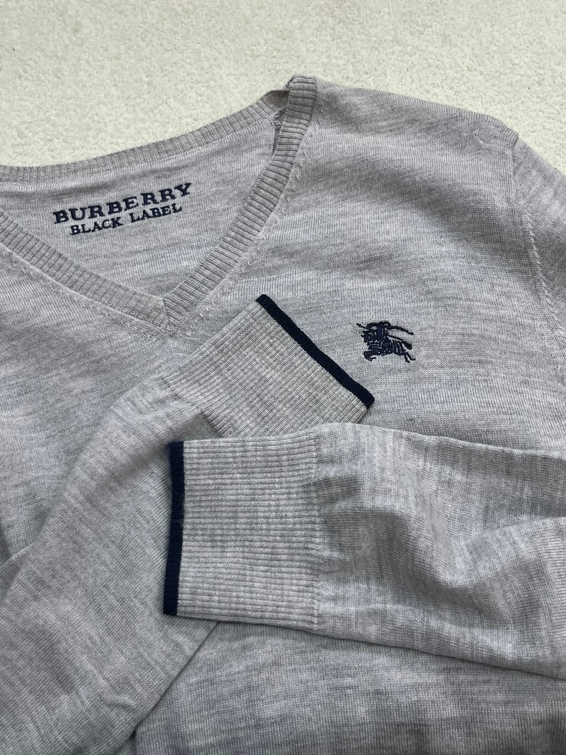 버버리 네이비 로고 롱슬리브  상품이미지4