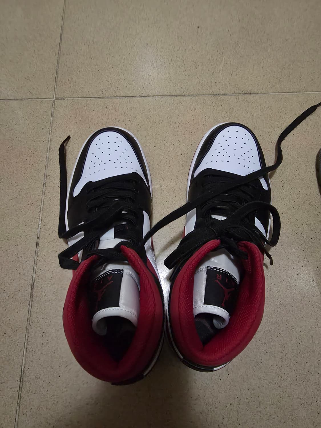 나이키 조던 1 미드짐 블랙 레드 화이트 260 상품이미지2