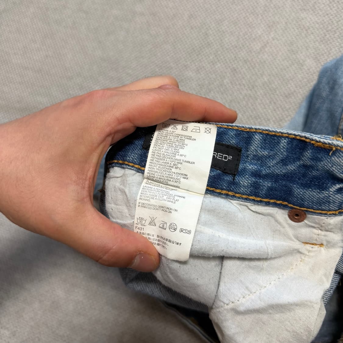 디스퀘어드2 워싱 페인트 데님 반바지 상품이미지5