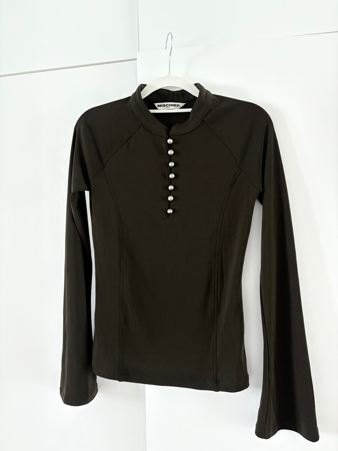 MISCHIEF pearl button slim top 상품이미지1