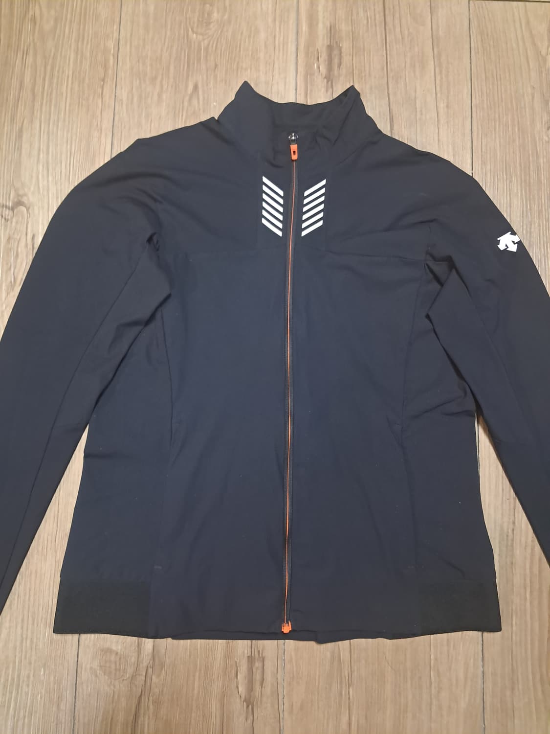 데상트 여성 런닝 자켓 85 상품이미지2