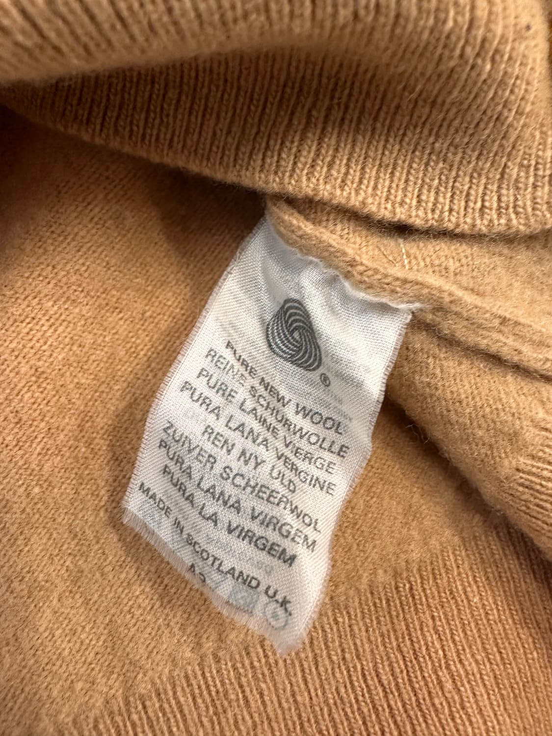 (42)버버리 금장단추 램스울 가디건 베이지 상품이미지7