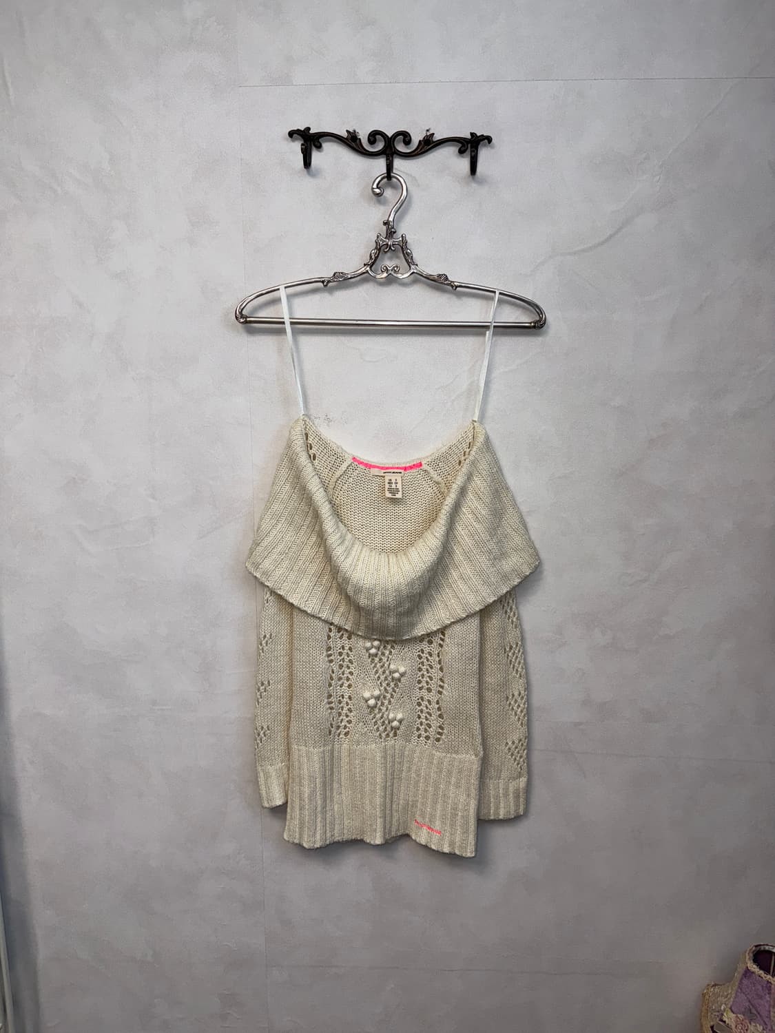 DKNY punching ball off shoulder knit 상품이미지4