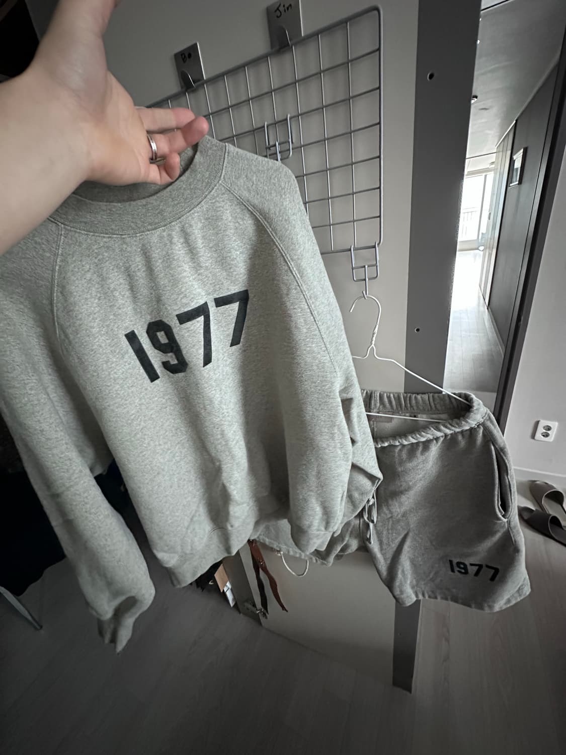 에센셜 1977 맨투맨 쇼츠 셋업 M / Fear of God Essen 상품이미지2