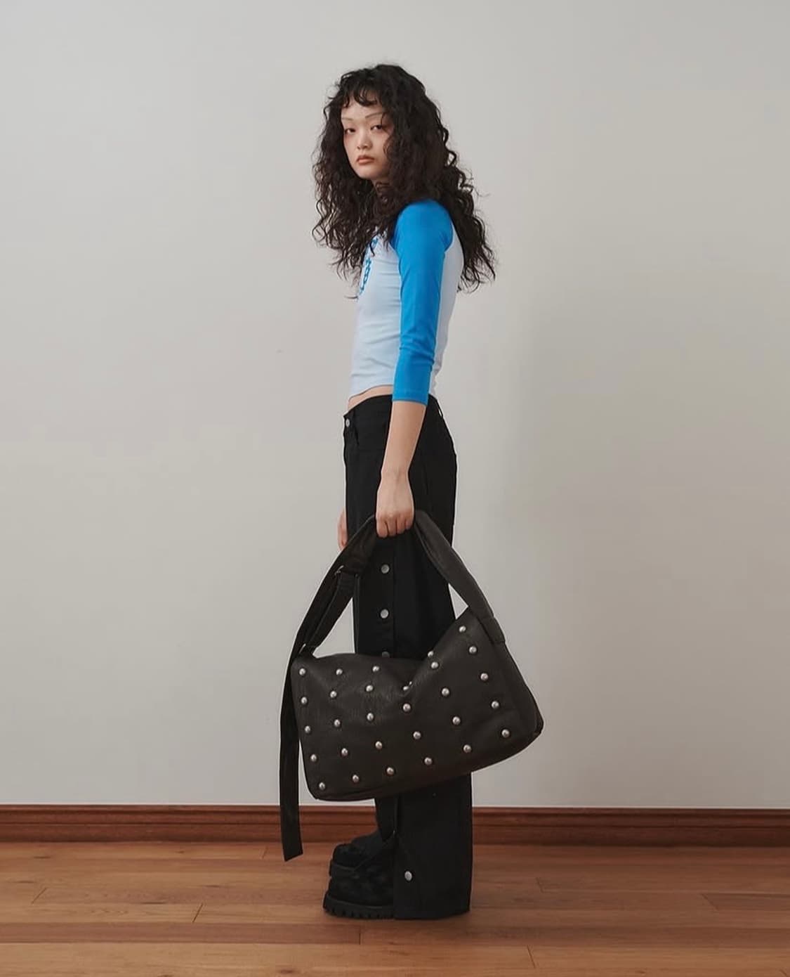 플리즈프로덕트 스터드 레더 메신저백 단종 상품이미지7