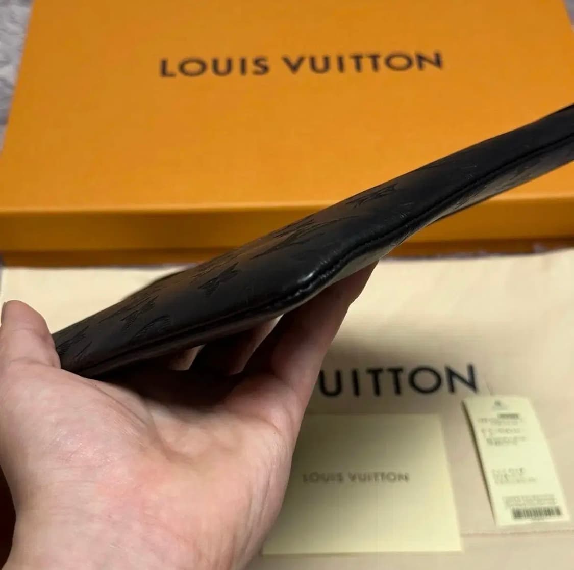 [풀구성] 루이비통 이클립스 쉐도우 포쉐트 디스커버리 클러치 블랙 상품이미지4