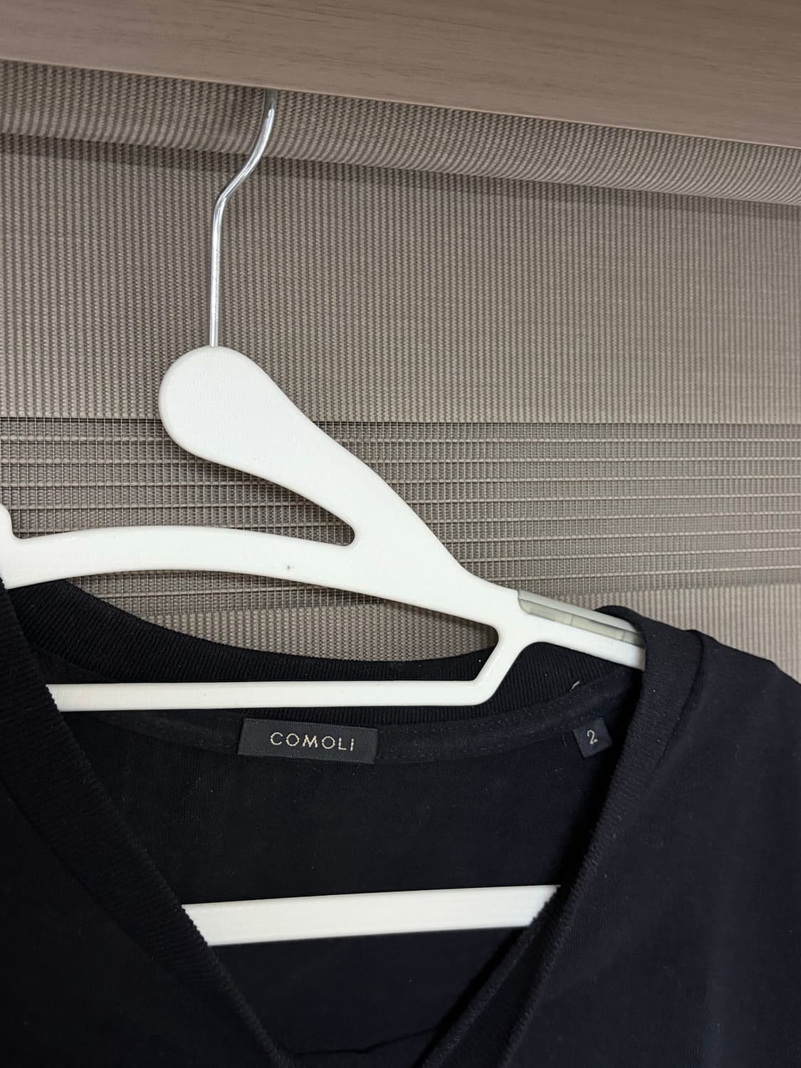 [2] 코모리 25SS 코튼 저지 슬리브리스 블랙 상품이미지3