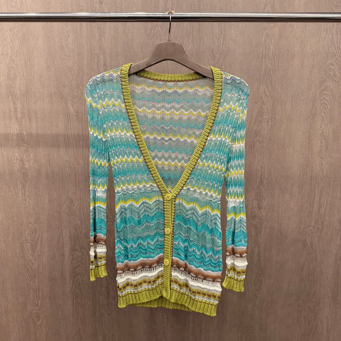 미쏘니 브이넥 긴팔 니트 가디건 자카드 패턴 디테일 루즈핏 올리브 상품이미지2