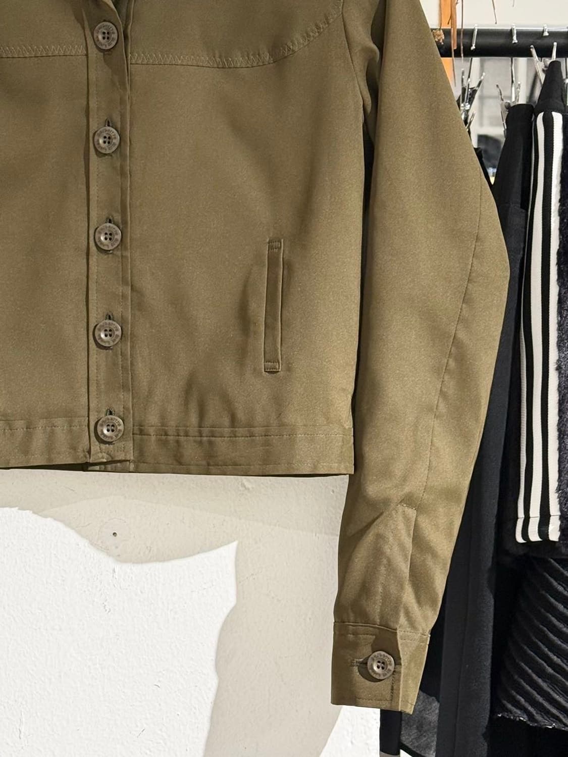버버리 블루라벨 카키 버튼 크롭 자켓 상품이미지5