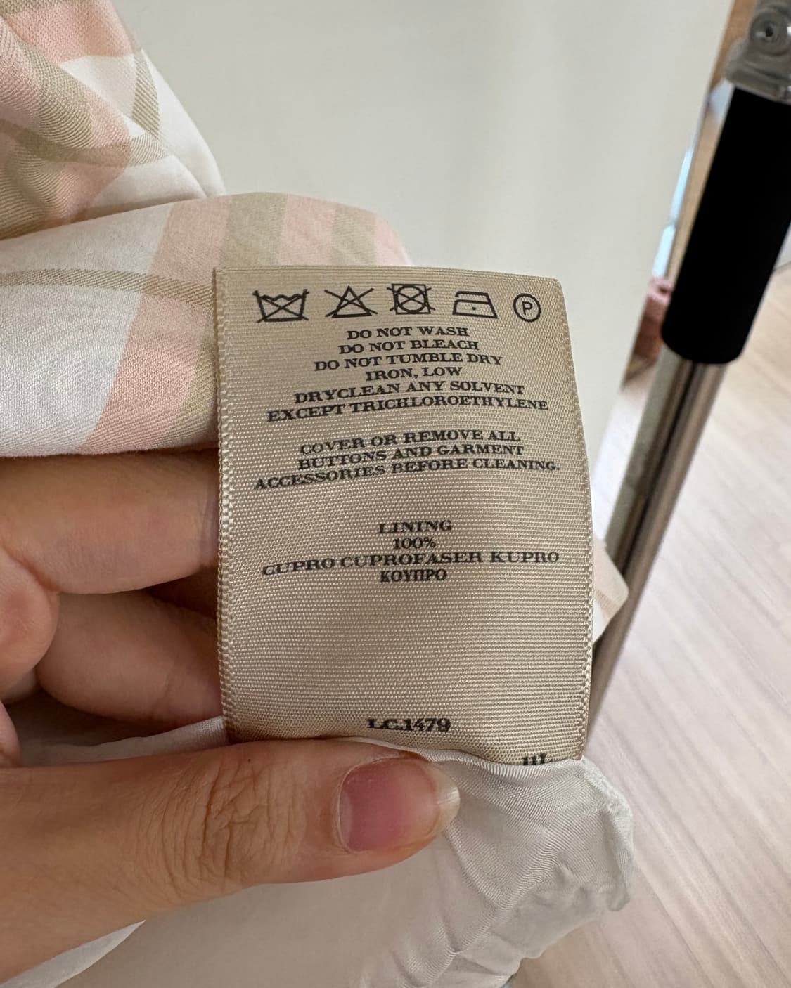 버버리 화이트 핑크 노바체크 미디 스커트 상품이미지9
