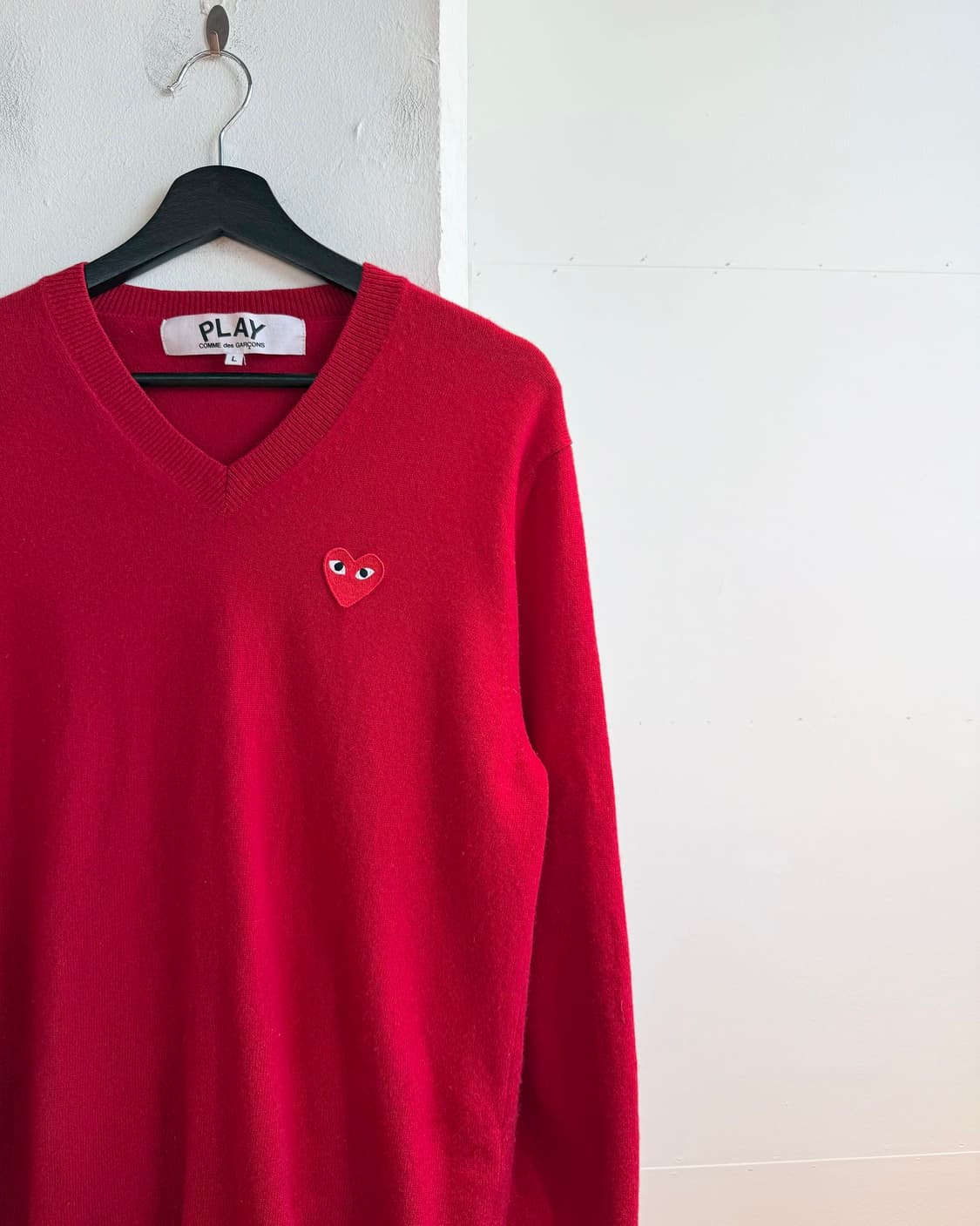 꼼데가르송 플레이 레드 하트패치 브이넥 니트  상품이미지5