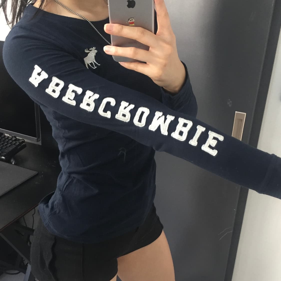 Abercrombie 딱붙슬림핏 레어템 사이드 레터링 네이비 롱슬리브 상품이미지2