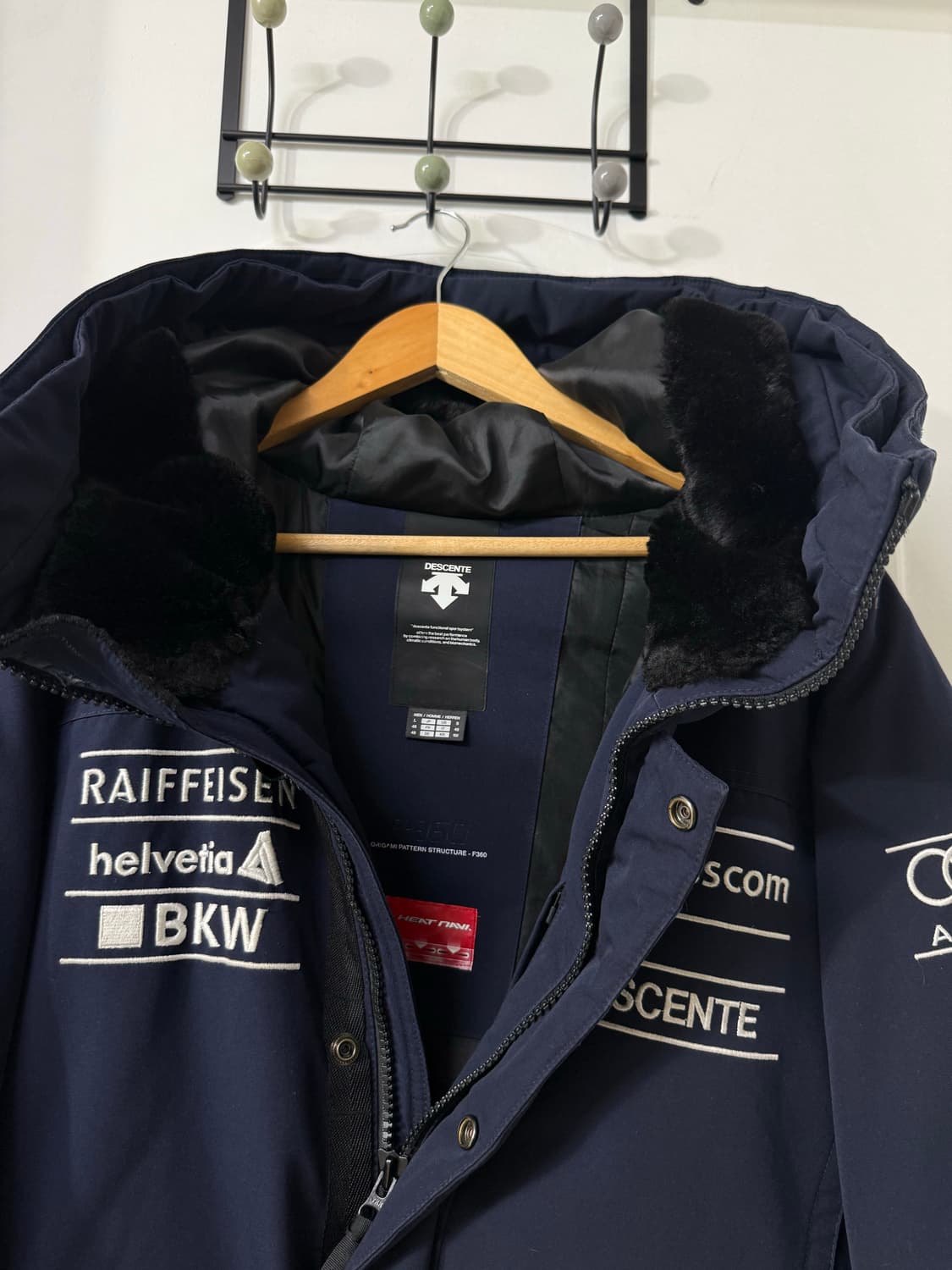 100사이즈 남성 데상트 아우디 스위스 스키팀 패딩 상품이미지5