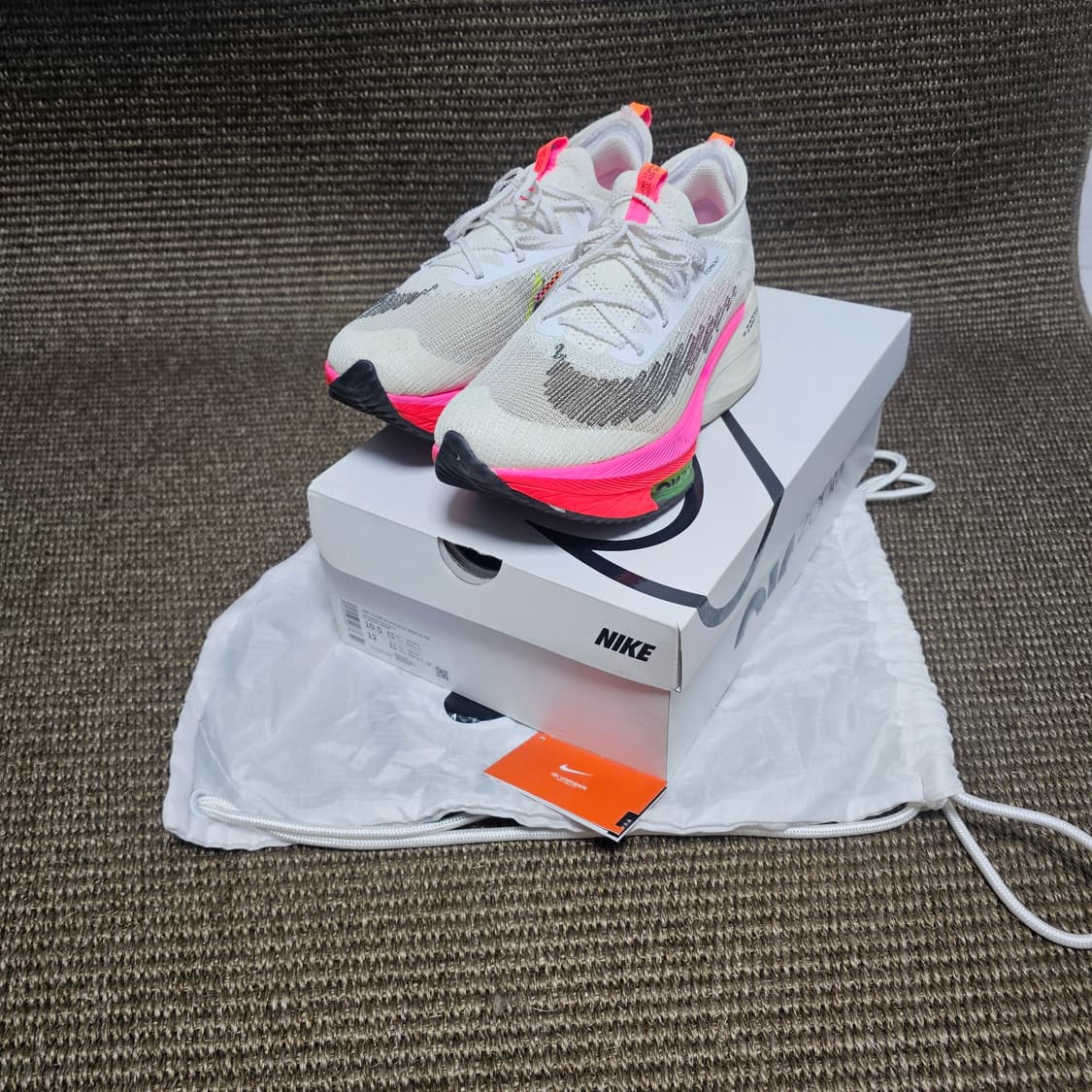 나이키  에어 줌 알파플라이 넥스트% 플라이니트 로데이셔스 런닝화 상품이미지2