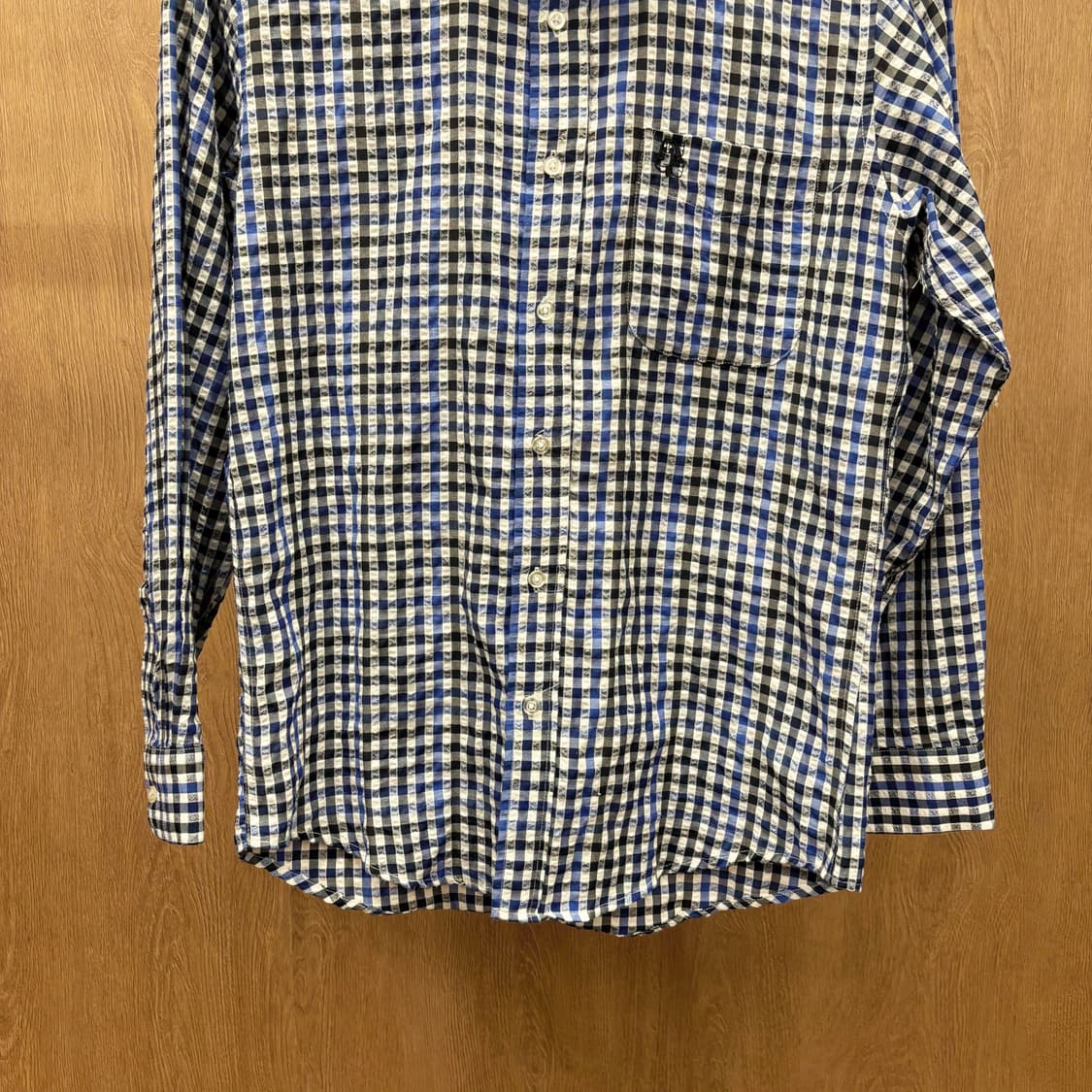 루이 버서스 긴팔 체크 셔츠 원 포켓 로고 자수 버튼 디테일 블루 네이비 상품이미지5