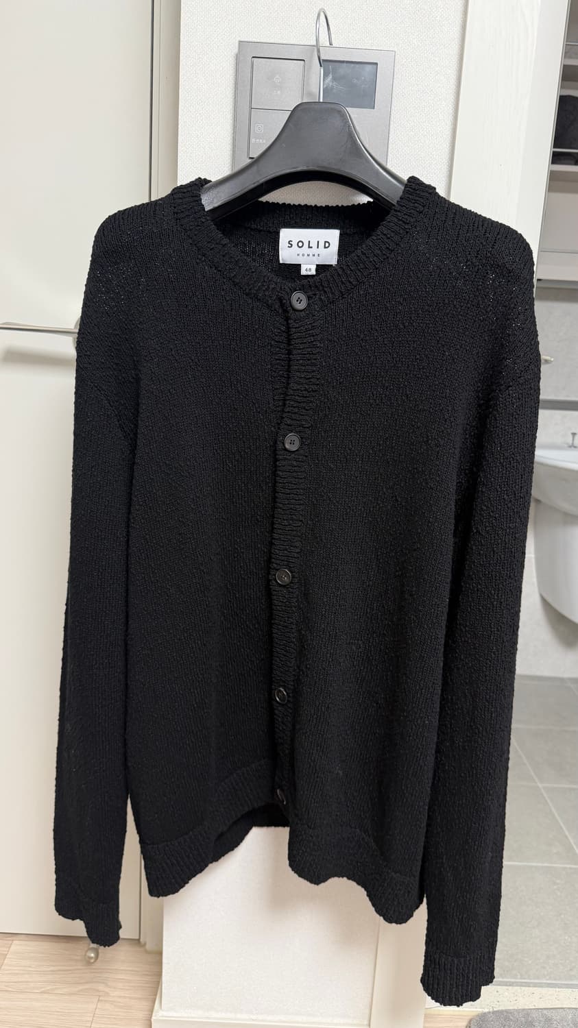 [48] 솔리드옴므 25SS 블랙 코튼 부클 라운드넥 가디건 상품이미지4