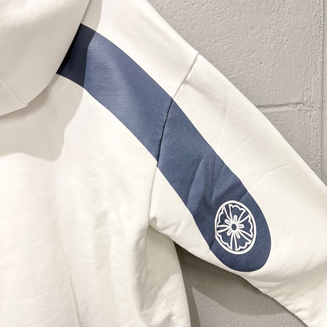 에비수 로고 후드티 화이트 상품이미지5