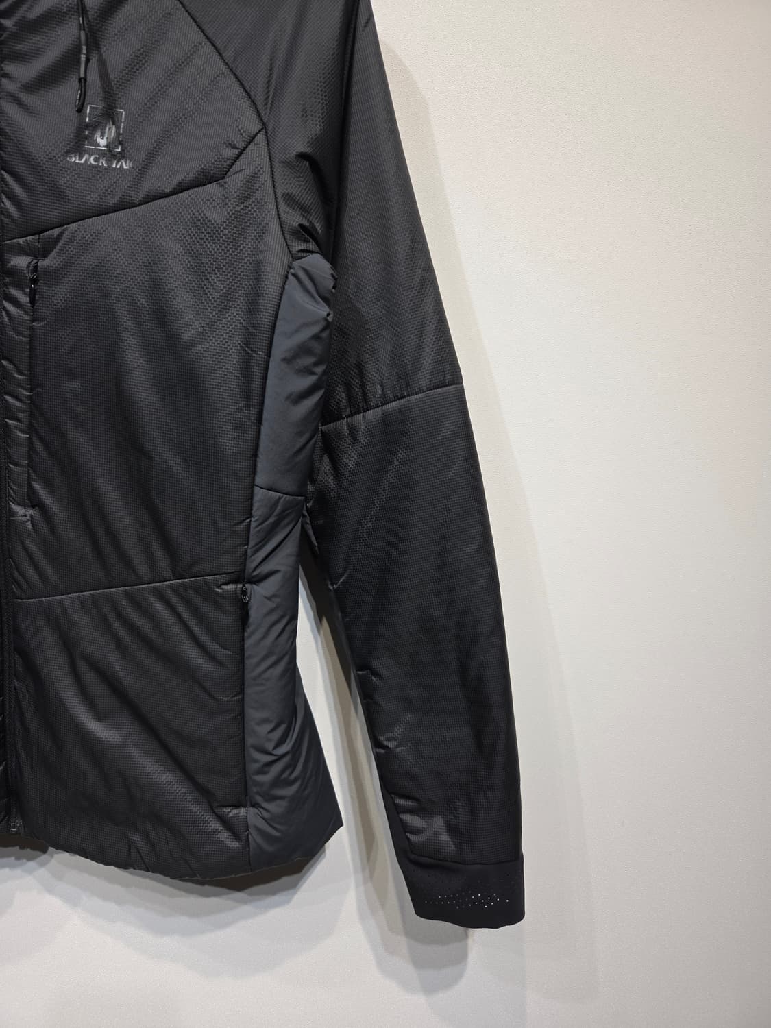 블랙야크(BLACKYAK) 후드 경량 패딩 자켓 블랙 상품이미지5