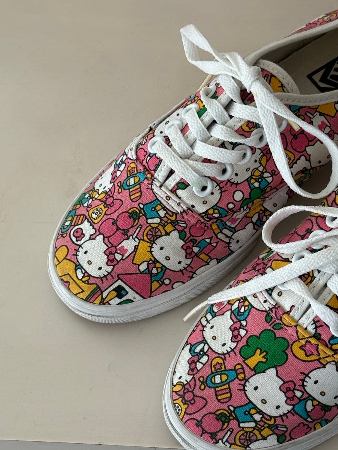 Vans x kitty (240 size) 상품이미지1