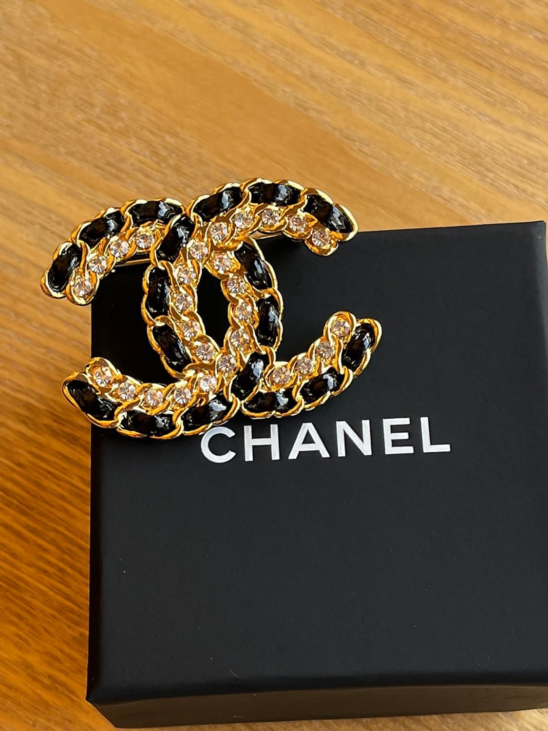 샤넬 정품 업사이클링 cc로고 레더 브로치 상품이미지3