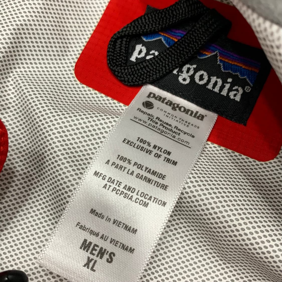 파타고니아 레드 바람막이(정품) 상품이미지9