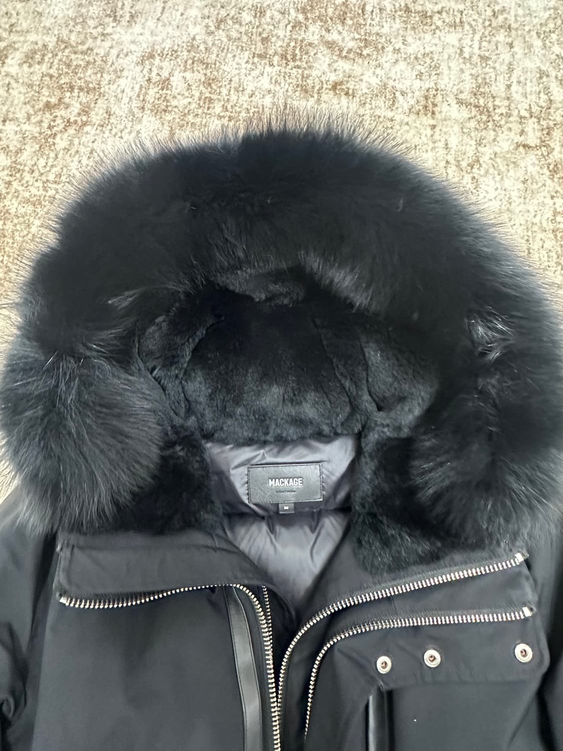 [상급 상태] 맥케이지 딕슨 블랙퍼 38 패딩 + 옷걸이 상품이미지2