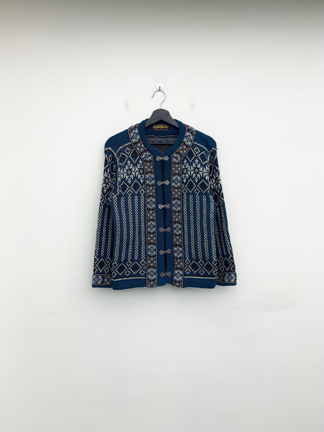 노드 스트릭 노르딕 패턴 버클 스웨터 상품이미지1