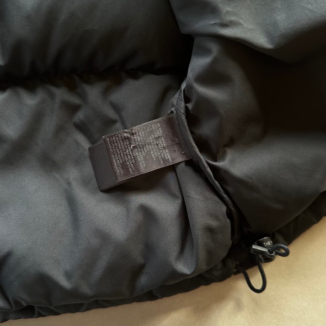 [M]노스페이스 해외판 눕시 700 스몰로고 경량 패딩 상품이미지7