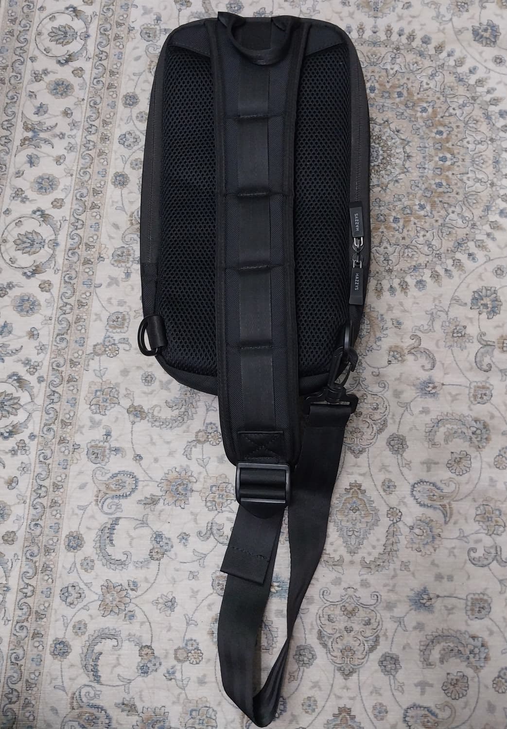 헤지스 블랙 슬링백 상품이미지4