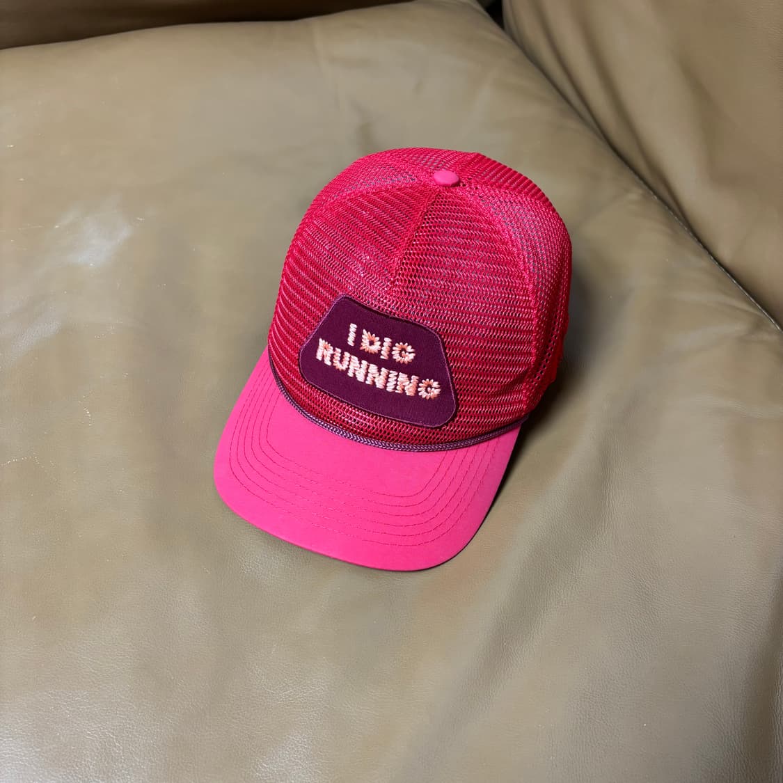 알렉스 조노 아이 디그 러닝 레드 메쉬 트러커 햇 레드 상품이미지1