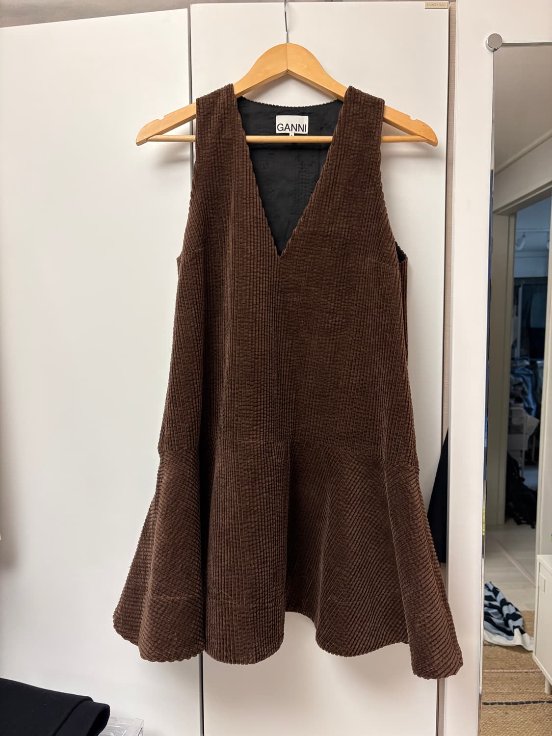 가니 시어서커 코듀로이 브이넥 미니 드레스 브라운 상품이미지2