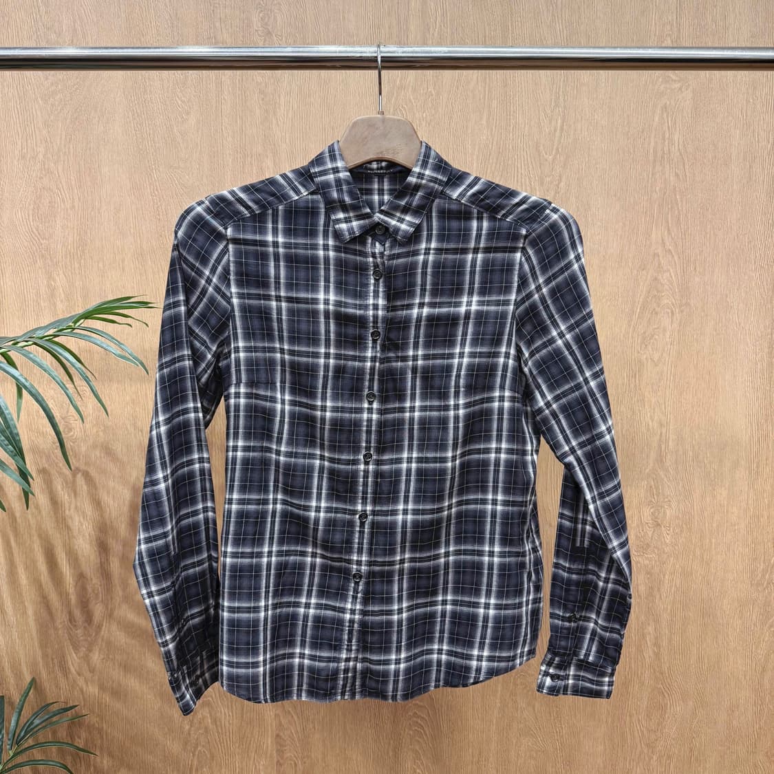 버버리 런던 클래식 체크 셔츠 버튼업 카라 패턴 디테일 슬림핏 블랙 상품이미지1