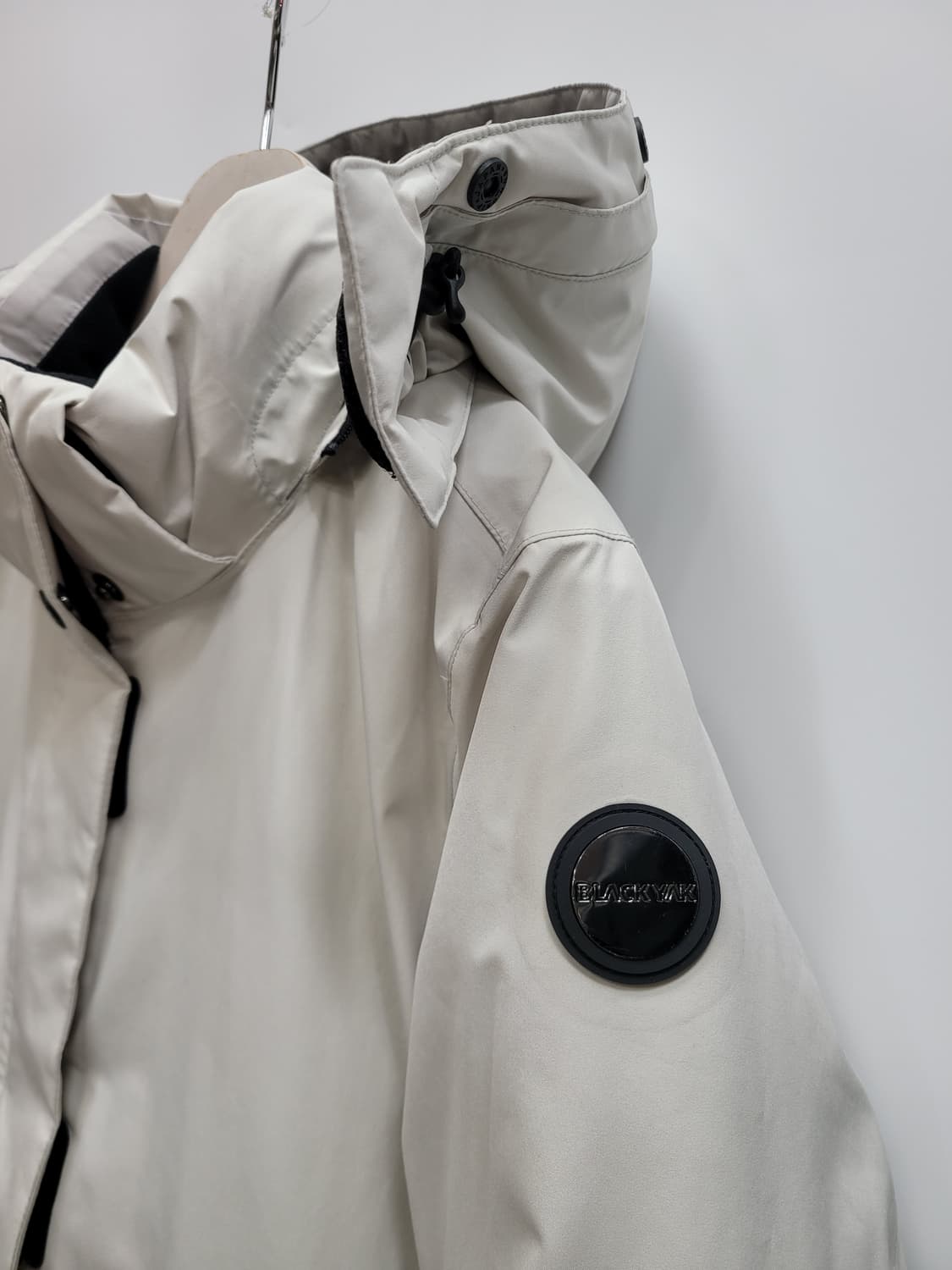 블랙야크 고어덱스 다운 패딩 후드 자켓 / 여 90
 상품이미지3