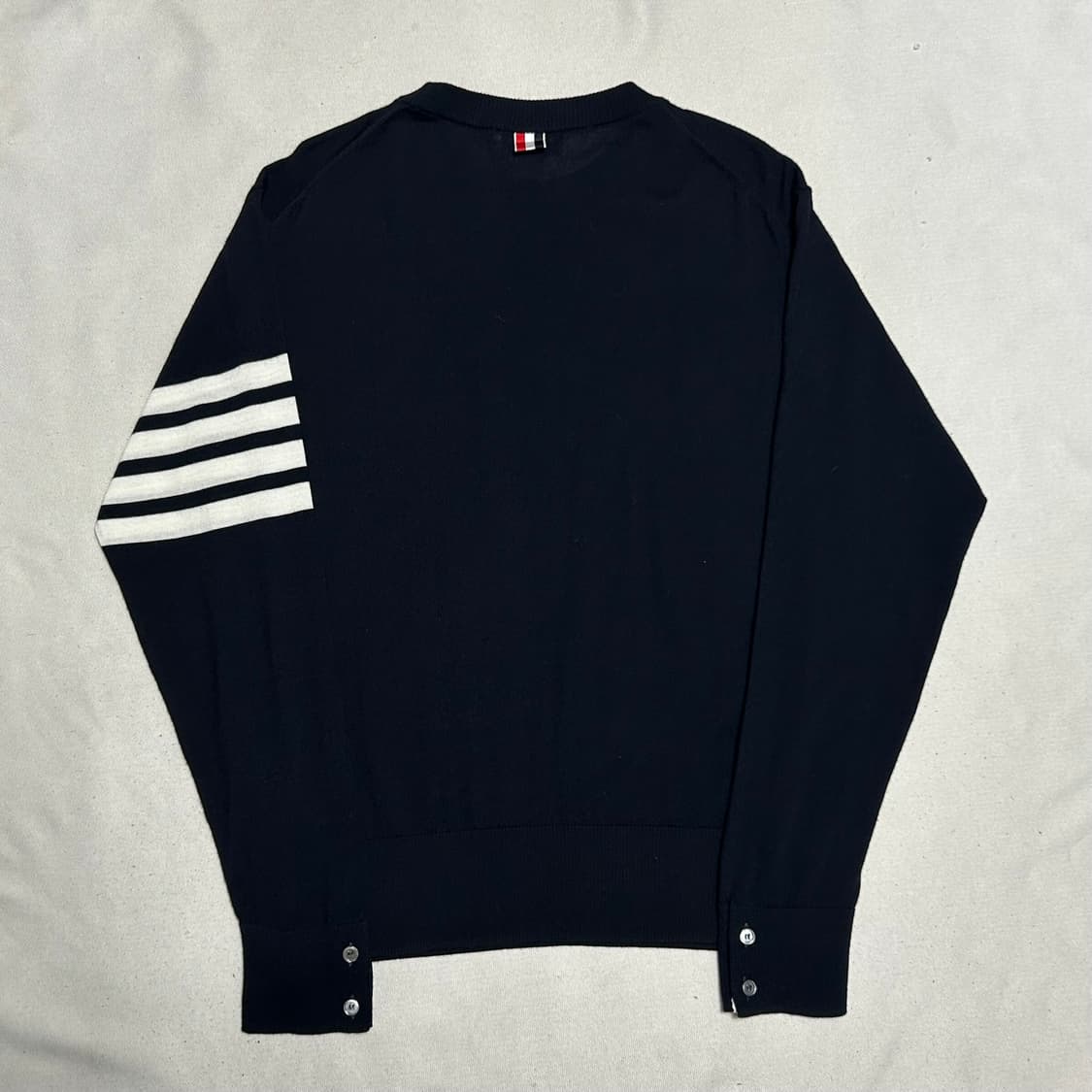 3 톰 브라운 네이비 U넥 니트 상품이미지3