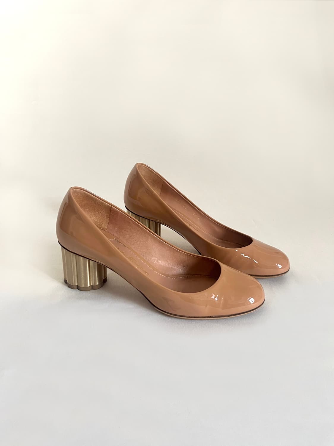 페라가모 누드핑크 플라워 힐 상품이미지5