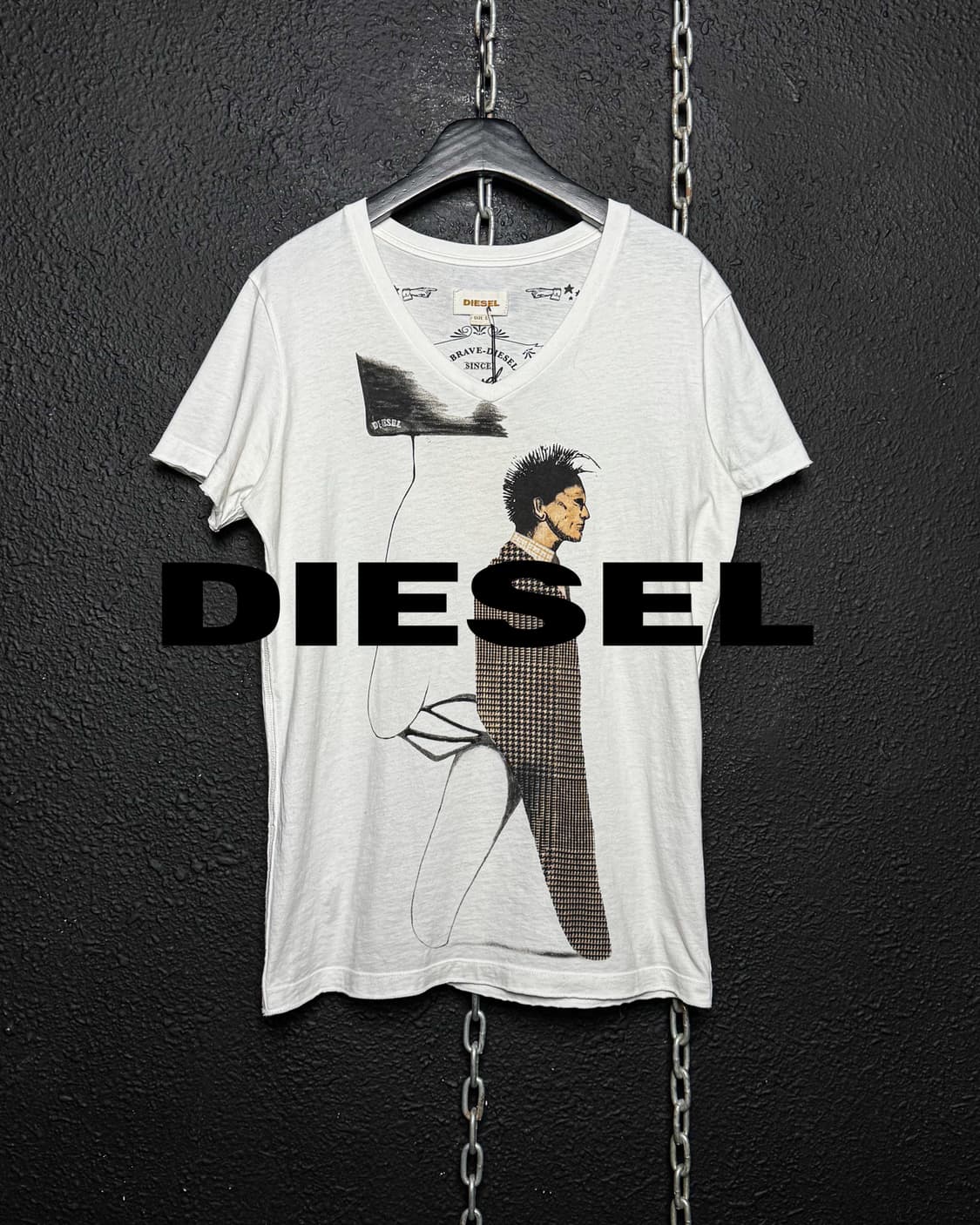 DIESEL Gold – Graphic V-Neck T-Shirt  상품이미지6