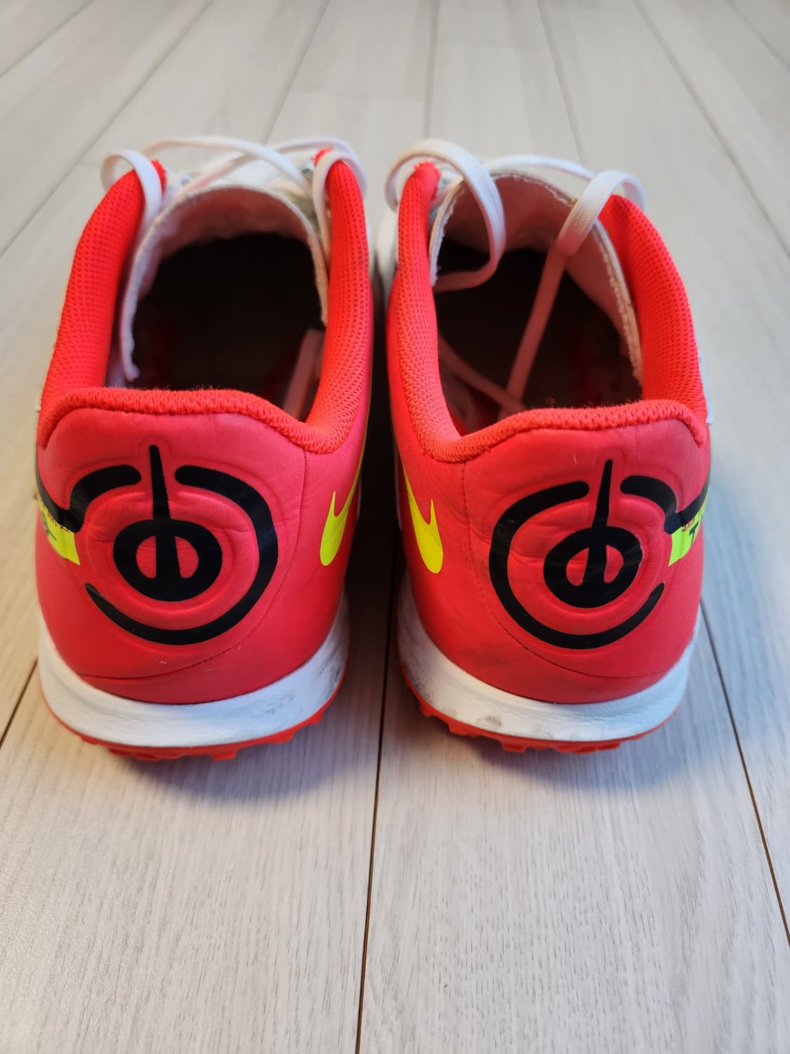 나이키 티엠포 레전드 9 아카데미 TF DA1191-176 사이즈265
 상품이미지4