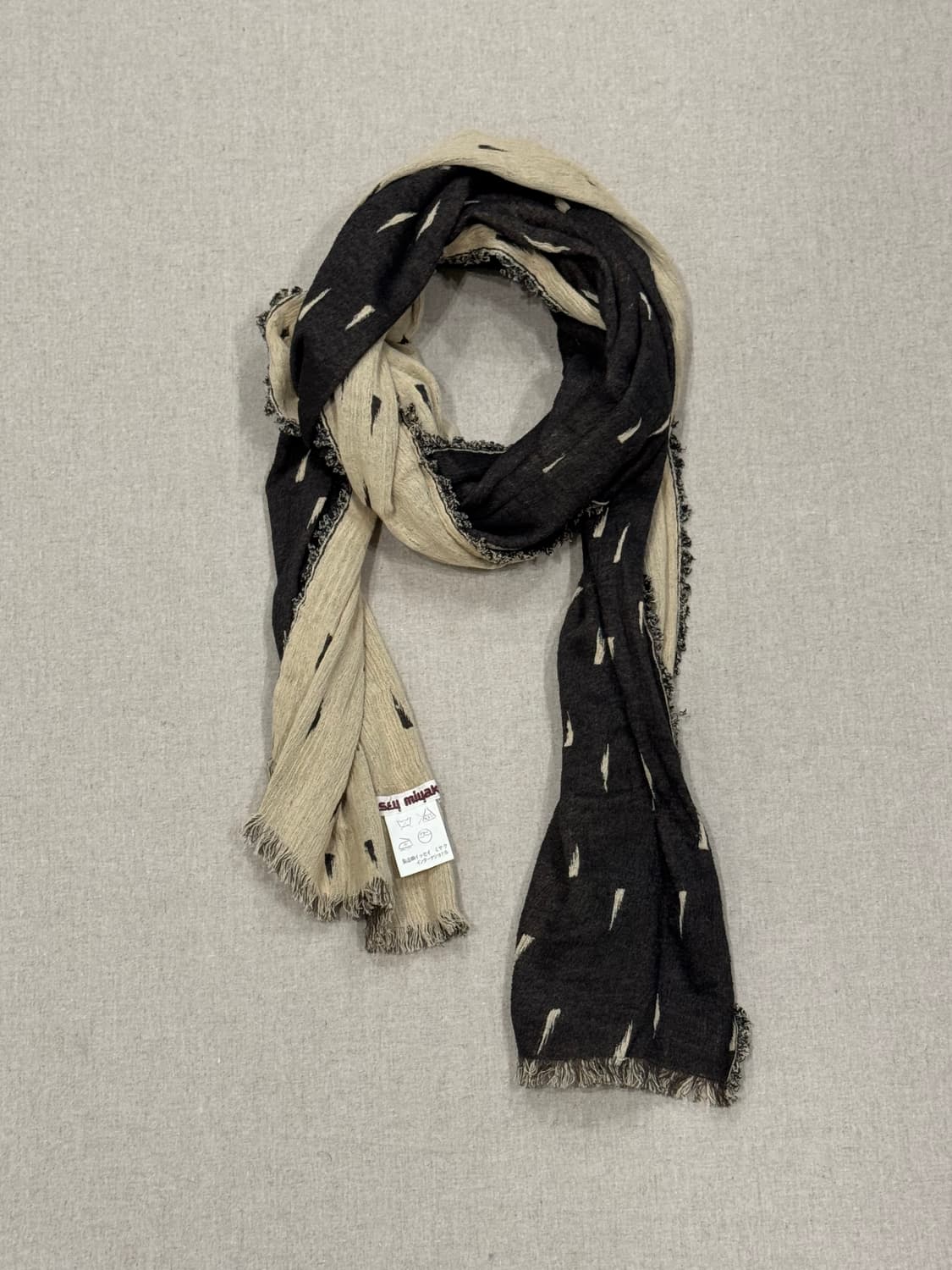 이세이미야케 네일 더블사이드 코튼 머플러 상품이미지1