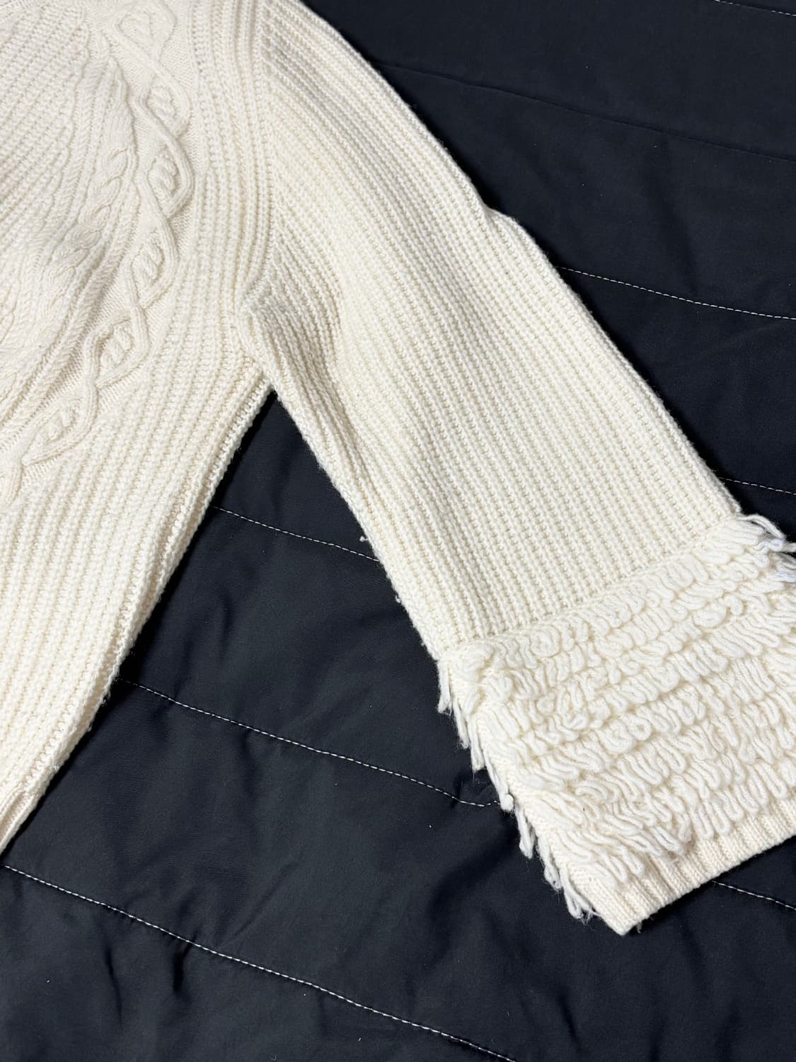 테슬 소매 짜임 니트 아이보리 상품이미지1