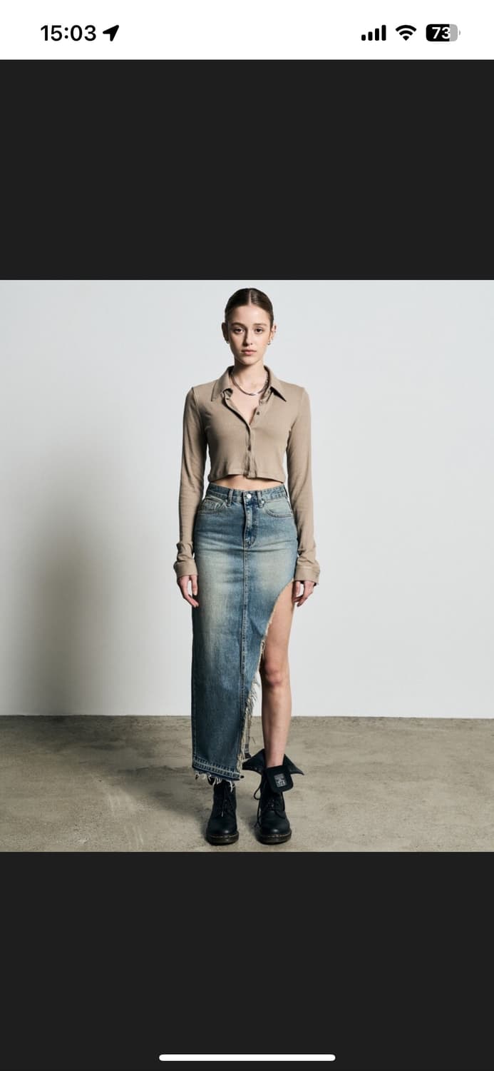 보헤미안서울 커브드 커팅 데님 스커트 상품이미지1